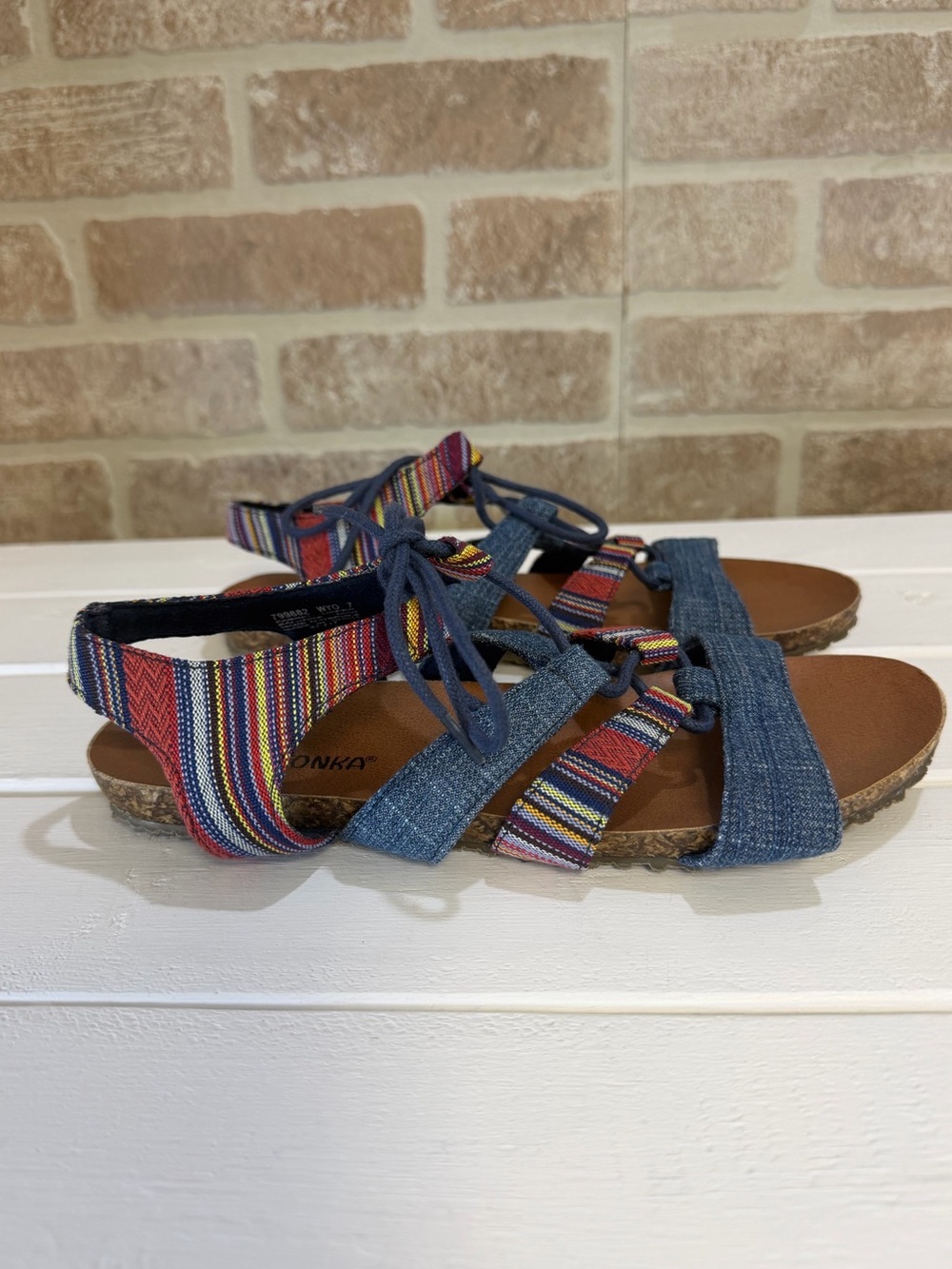Minnetonka Lace-Up Boho Sandals Denim & Southwest Print Women’s Size 7